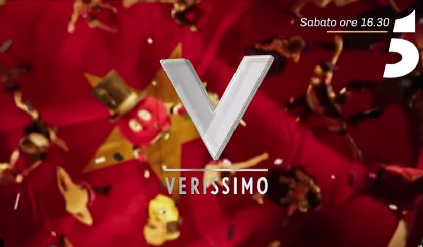 Ospiti Verissimo, puntata sabato 11 novembre: Striscia la Notizia compie 35 anni, conduttori e Veline simbolo preview