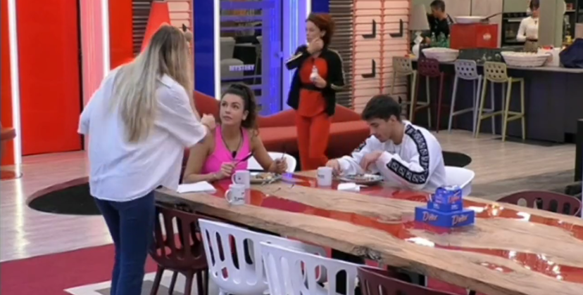 Anita accusa Beatrice di “cleptomania”: ecco cosa le avrebbe rubato – VIDEO preview