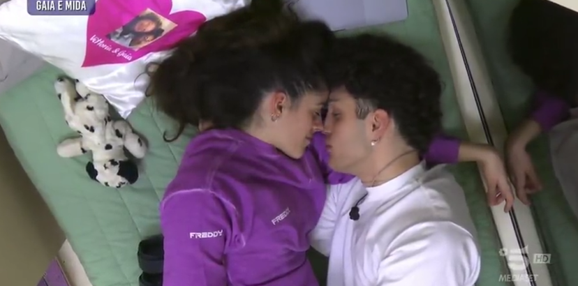 Amici 23, l’ex ragazza di Mida commenta Gaia dopo l’avvicinamento – VIDEO preview