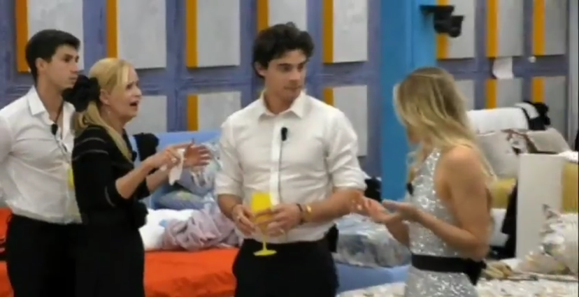 Spunta un fantasma al Grande Fratello, Grecia piange e racconta tutto: ecco cosa è successo – VIDEO preview