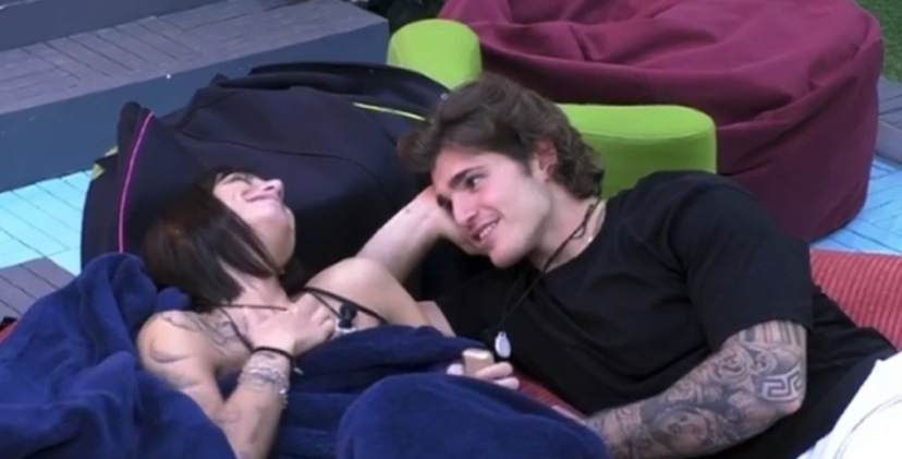 Letizia prende le distanze da Paolo dopo il bacio: “Non voglio fare il GF solo con te!” preview