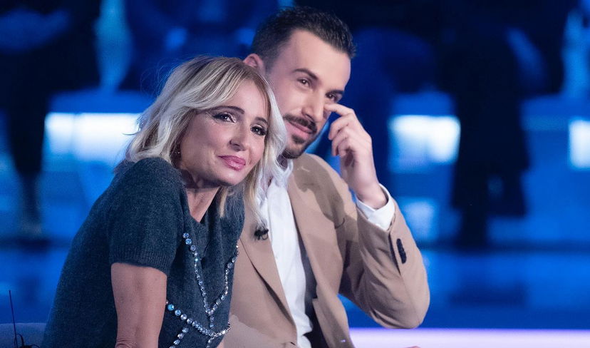 “Sono incinta!”, Veronica Peparini di nuovo mamma, Andreas Muller: “Aspettiamo due gemellini”, svelato il sesso preview