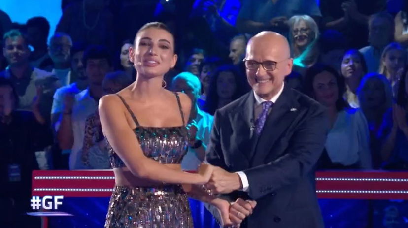 Rebecca Staffelli, cosa succede prima e dopo la diretta del Grande Fratello: i retroscena su Signorini e Cesara Buonamici preview