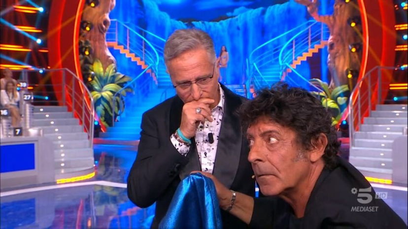 Perché Luca Laurenti ha una voce così particolare? Il parere dell’otorino e l’aneddoto della madre preview