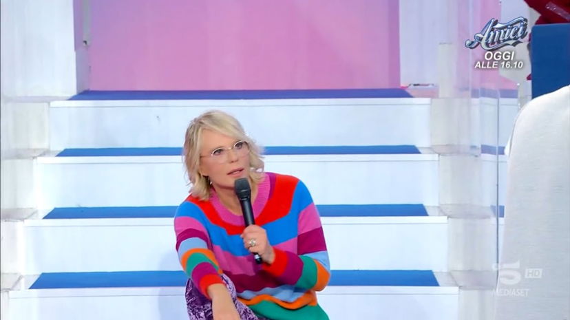 Maria De Filippi on fire contro Alessandro Vicinanza: prima sfuriata del 2024 a Uomini e Donne, cosa è successo preview