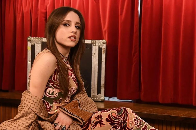 Cover Sanremo 2024, critiche per la scelta di Angelina: quale canzone canterà di papà Mango preview