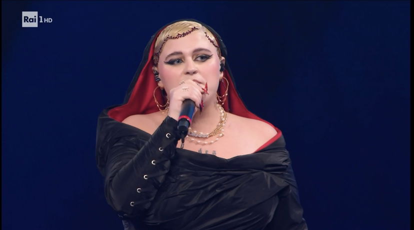 BigMama oltre le critiche, al body shaming di un giornalista e Striscia lei risponde con l’amore: messaggio alla comunità queer preview