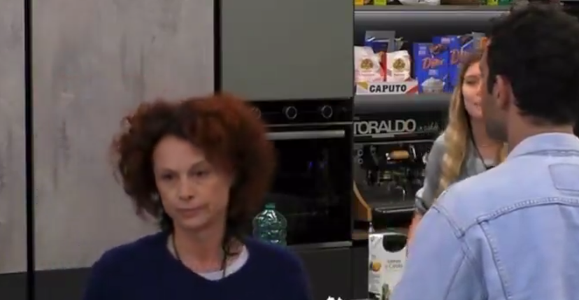 La “follia” di Perla, Anita e Giuseppe contro Beatrice Luzzi: interviene Varrese preview