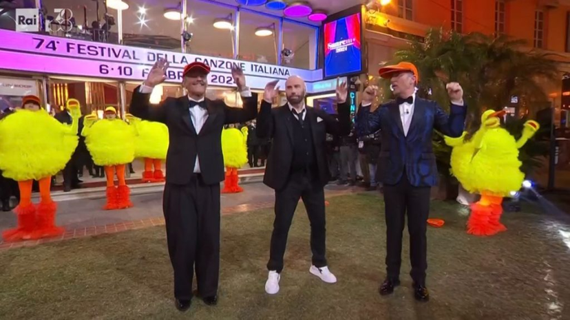 John Travolta, gag “agghiacciante” a Sanremo 2024: Fiorello svela un retroscena e risponde alle critiche preview