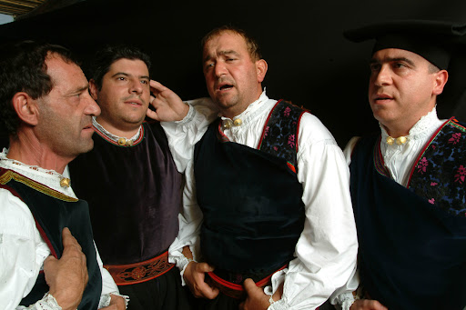 I Tenores di Bitti “Mialinu Pira”, chi sono? Il gruppo sardo che si esibisce a Sanremo 2024 con Mahmood preview