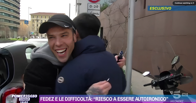 Fedez e il regalo di Myrta Merlino: ecco cosa gli ha fatto recapitare – VIDEO preview