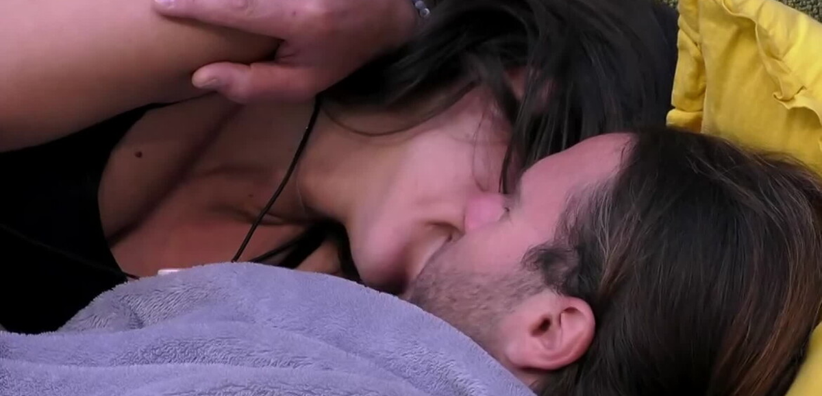 Bacio tra Greta e Sergio al Grande Fratello