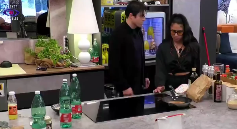 Lite tra Alessio e Perla: lei piange, lui bestemmia (ancora) e dà un pugno al tavolo preview