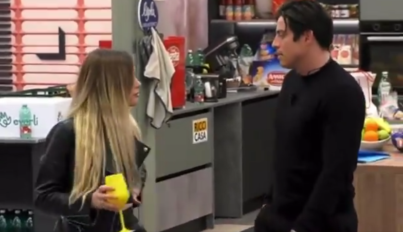 “E’ molesta”, Anita esagera a microfono coperto contro Beatrice: interviene un autore preview