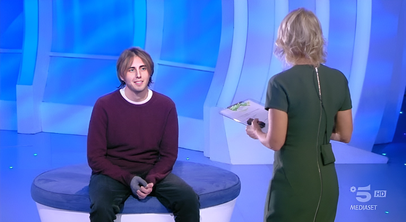 Perché Manuel indossava un guanto a C’è posta per te? Social in tilt, tutte le teorie preview