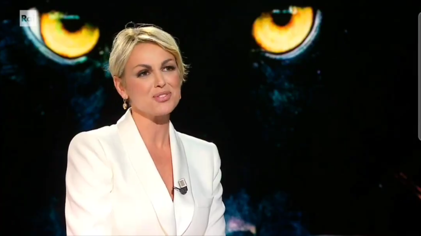 Francesca Pascale, retroscena sulla paparazzata con Paola Turci: rapporti col padre e frecciatina a Marta Fascino preview