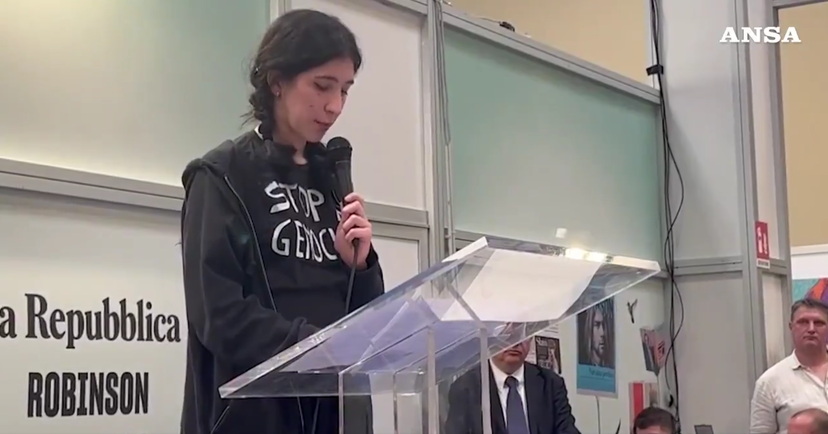 Elena Cecchettin al Salone del Libro: il potente monologo e il messaggio “Stop al genocidio”, contestatrice allontanata preview