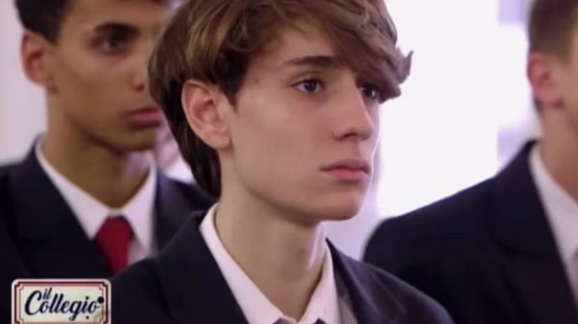 Come è cambiato Mario Tricca de Il Collegio? L’incredibile glow up, prima e dopo – VIDEO preview