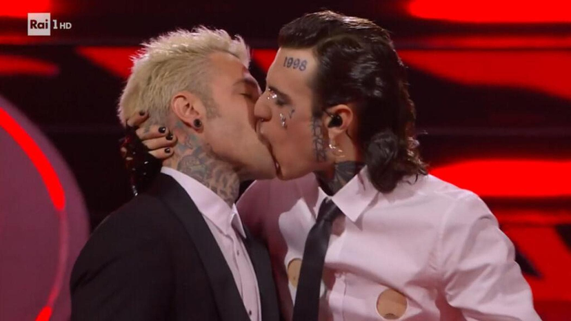 Fedez e Rosa Chemical hanno litigato dopo il bacio a Sanremo 2023? Il faccia a faccia live: ecco come stanno le cose preview