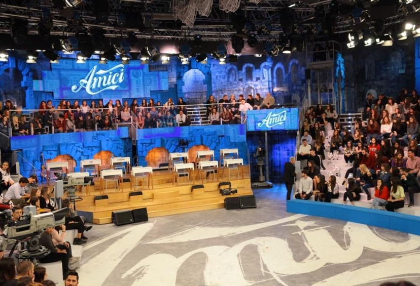 Cantante di Amici 23 si registra mentre fa sesso con la sua ragazza e inserisce l’audio nella sua canzone – VIDEO preview