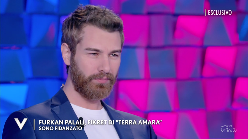 Furkan Palalı, chi è Fikret di Terra Amara: fidanzata, carriera e curiosità preview