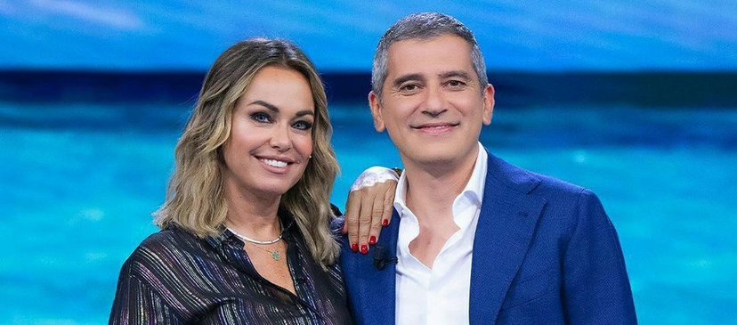 Isola dei Famosi, uno degli opinionisti condurrà la versione estiva di un celebre programma: cosa c’è nel suo futuro preview