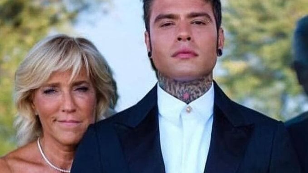 La mamma di Fedez "tuona" sui social