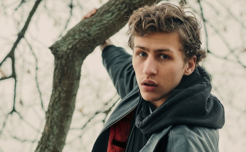 Mattia Carrano, chi è l’attore di Prisma che interpreta i gemelli Andrea e Marco: la fidanzata è un’ex di Uomini e Donne preview