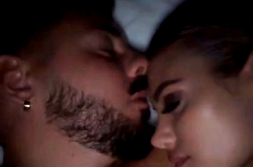 Lino e Maika, anche Andrea Delogu commenta la foto a letto: “Post solo per fare rumore” preview