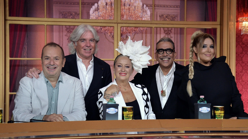 Giuria Ballando con le stelle, arriva il nuovo volto: sostituzione oppure no? Ecco di chi si tratta – VIDEO preview