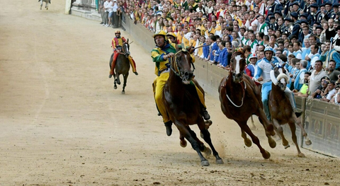Palio di Siena in Tv, oggi 2 luglio: contrade in gara, orario e dove vederlo in diretta preview
