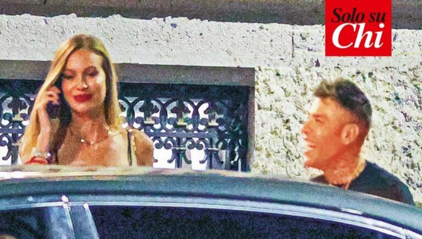 Fedez e Taylor Mega paparazzati insieme dopo il gossip e le frecciatine a Chiara Ferragni preview