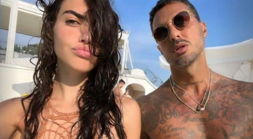 Fabrizio Corona non si fa mancare niente, ecografia con bestemmia: “Figlio di dio”, poi l’insulto alla gravidanza preview