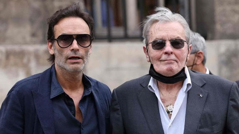 Chi sono i figli di Alain Delon: le mogli e le relazioni più note avute dall’attore preview