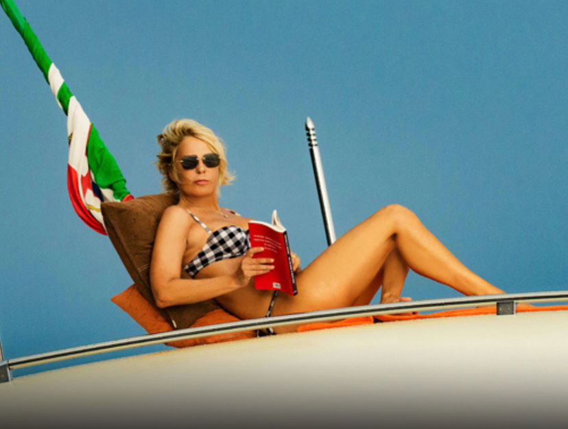 Quanto costa lo yacht di Maria De Filippi? Ecco il suo valore e la cifra per l’affitto settimanale preview