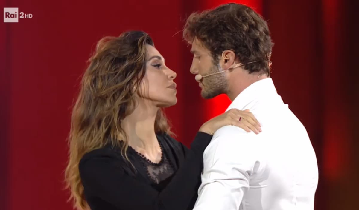 “Mi ha tradito con dodici donne diverse”, Stefano De Martino risponde alla frecciatina di Belen Rodriguez