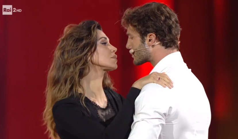 “Mi ha tradito con dodici donne diverse”, Stefano De Martino risponde alla frecciatina di Belen Rodriguez preview