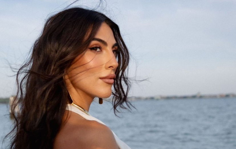 Giulia Salemi col pancione incanta il red carpet di Venezia: il look mozzafiato della futura mamma preview