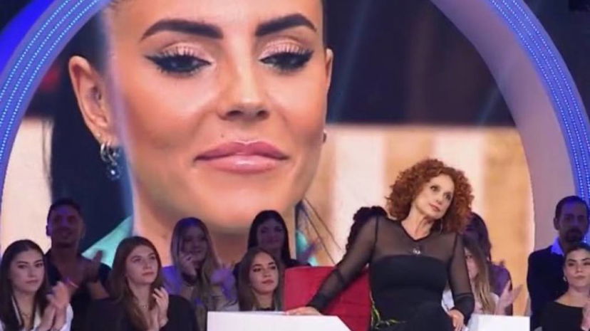 Shaila Gatta critica Beatrice Luzzi durante la pubblicità del GF (ed ha assolutamente ragione) preview