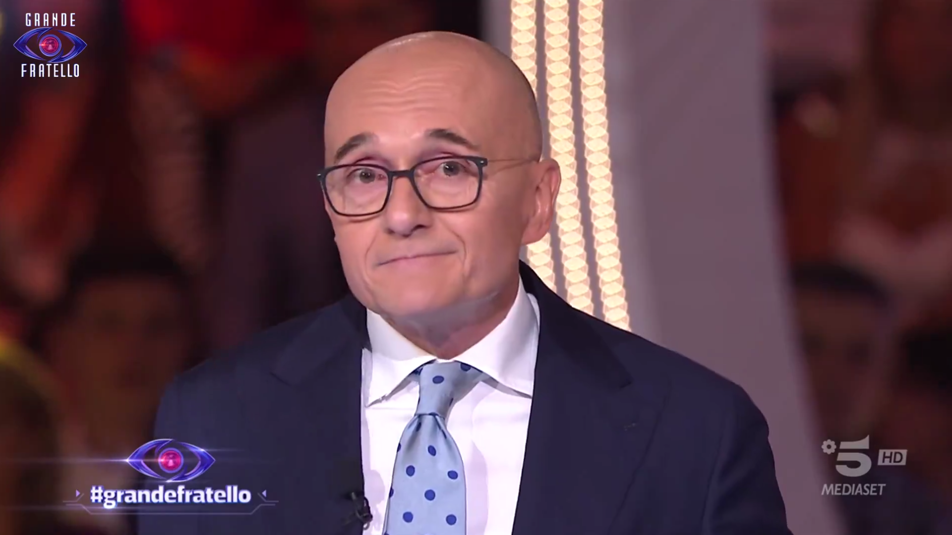 “Lino non entra al Grande Fratello”: Signorini liquida Giuliano in diretta tv, la squalifica è effettiva