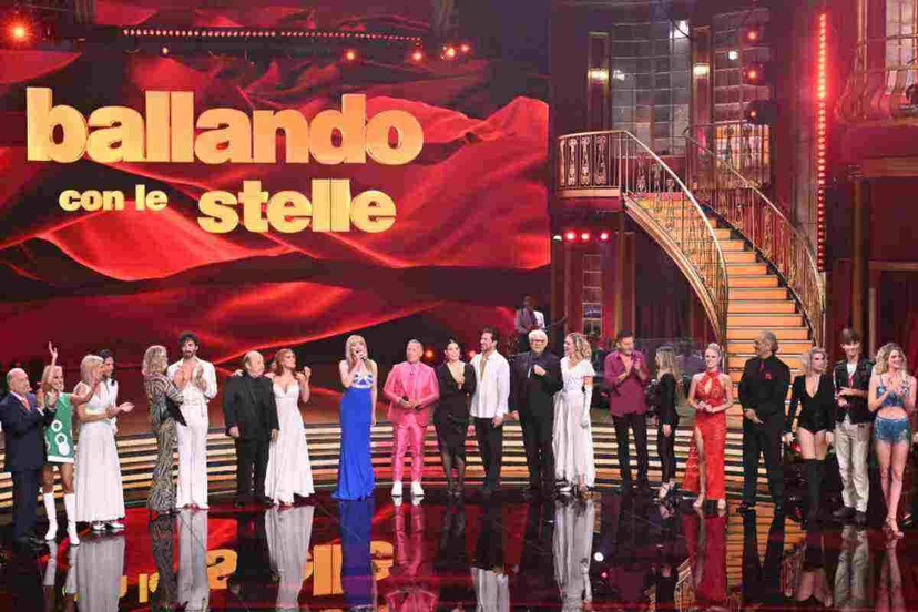 Ballerino professionista di Ballando con le stelle “lasciato a casa” si sfoga sui social: “Sono dispiaciuto!” preview