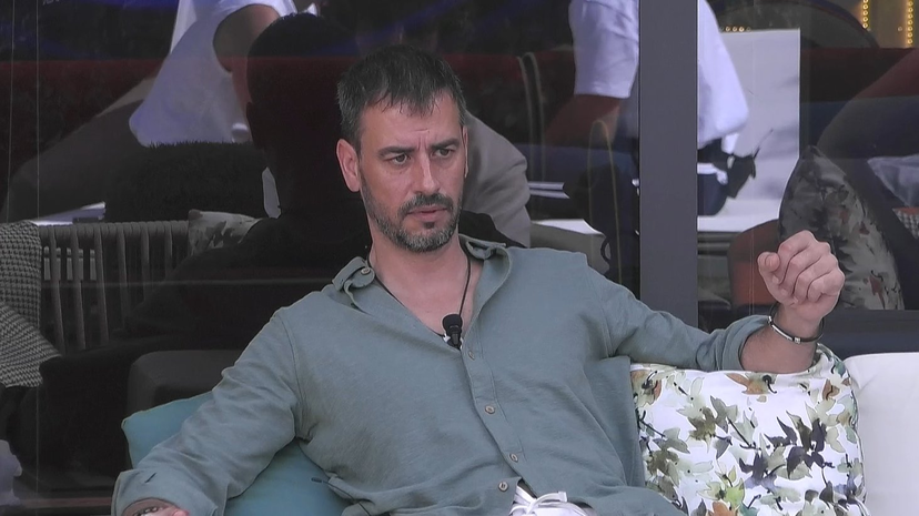 Iago lancia una frecciatina alle precedenti edizioni del Grande Fratello: “Un esercizio di egolatria” preview