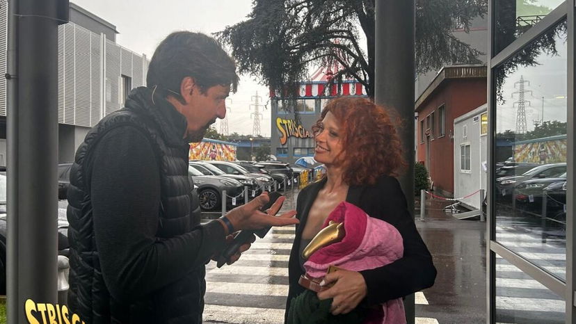 Tapiro d’oro per Beatrice Luzzi: la stoccata ad Alfonso Signorini – VIDEO preview