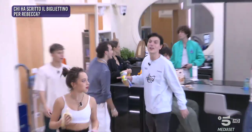 La prima coppia di Amici 24? Il mistero (svelato) del biglietto segreto – VIDEO preview