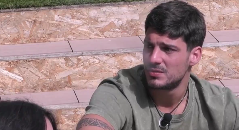 Tensione alle stelle al Grande Fratello, Shaila ed Helena mandano in confusione Lorenzo che sbotta: “Fuori da qui…” preview