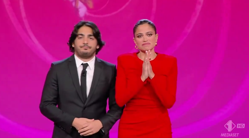 Veronica Gentili a Le Iene dopo la morte del padre: le sue parole e l’abbraccio con Max Angioni preview