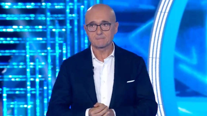 Via Signorini dal Grande Fratello? Ipotesi cambio di conduzione: c’è già un nome preview