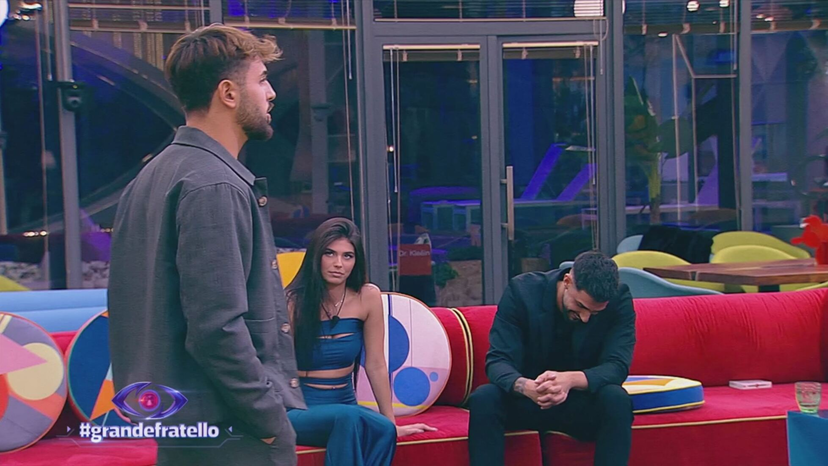 “Ho visto lei che bacia lui che bacia lei, che bacia me”, il quadrilatero del GF: la fidanzata di Stefano sbotta (e non solo lei) preview