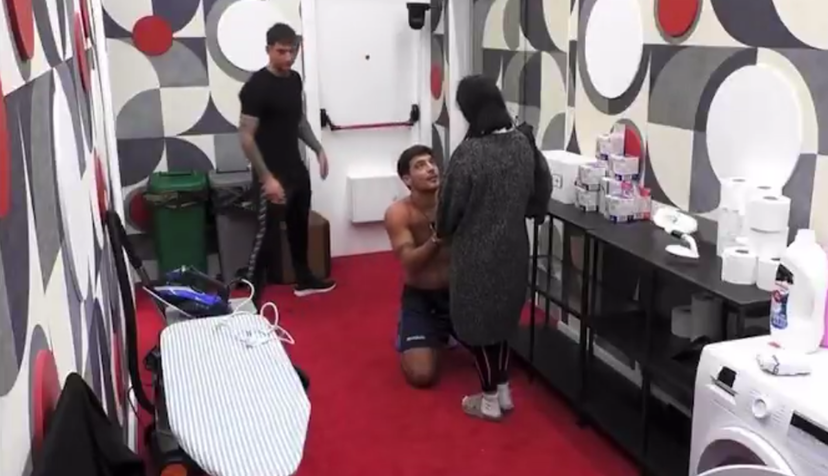 Lorenzo si inginocchia ai piedi di Jessica al GF: ecco per quale motivo – VIDEO preview