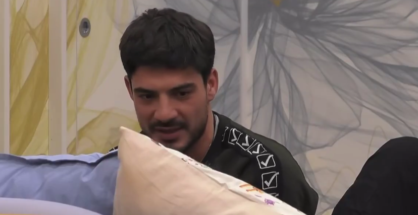 Lorenzo esagera con Helena: “Pezza di M”, la frase shock potrebbe costargli la squalifica preview